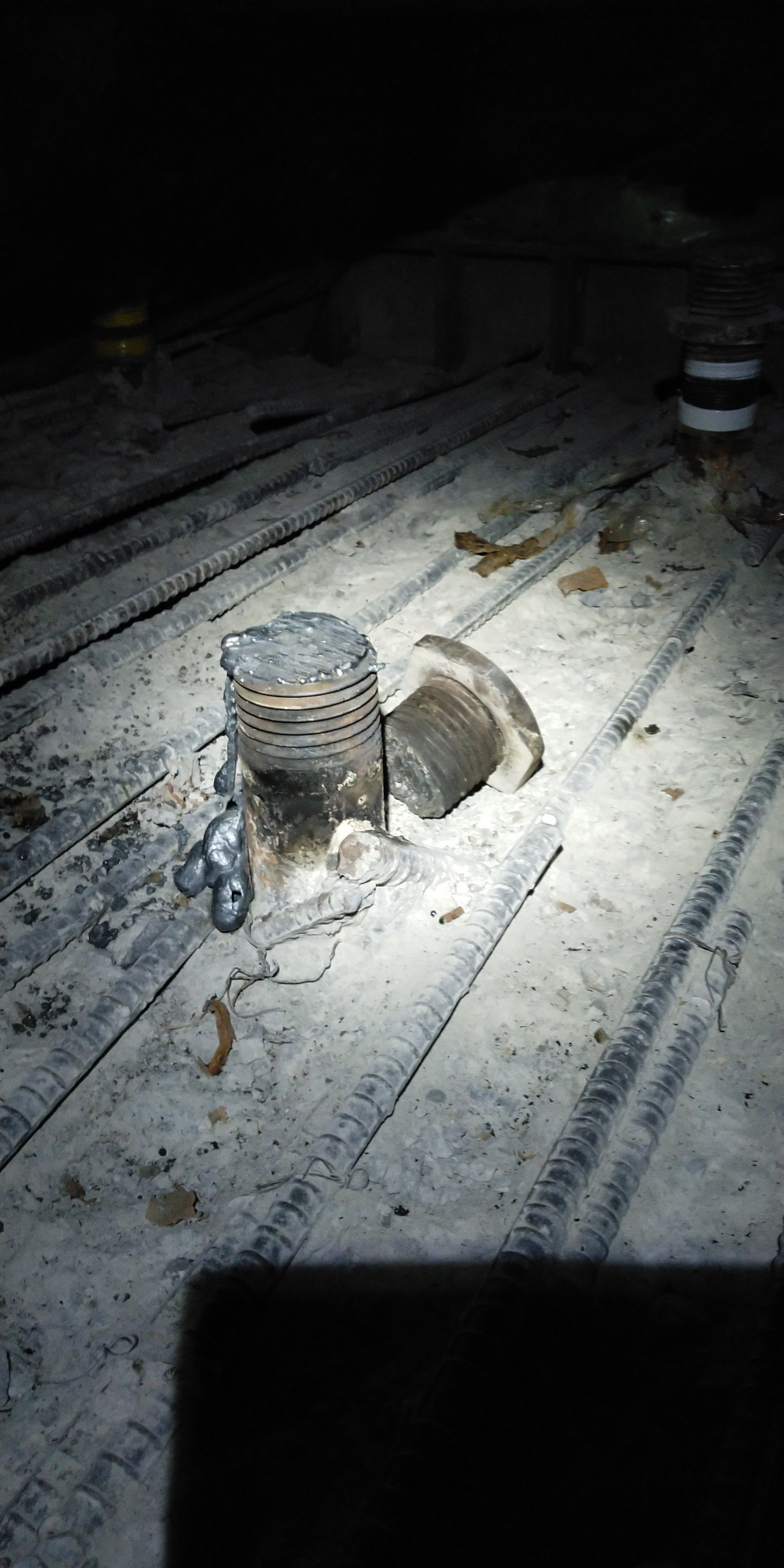 アンカーボルト切断