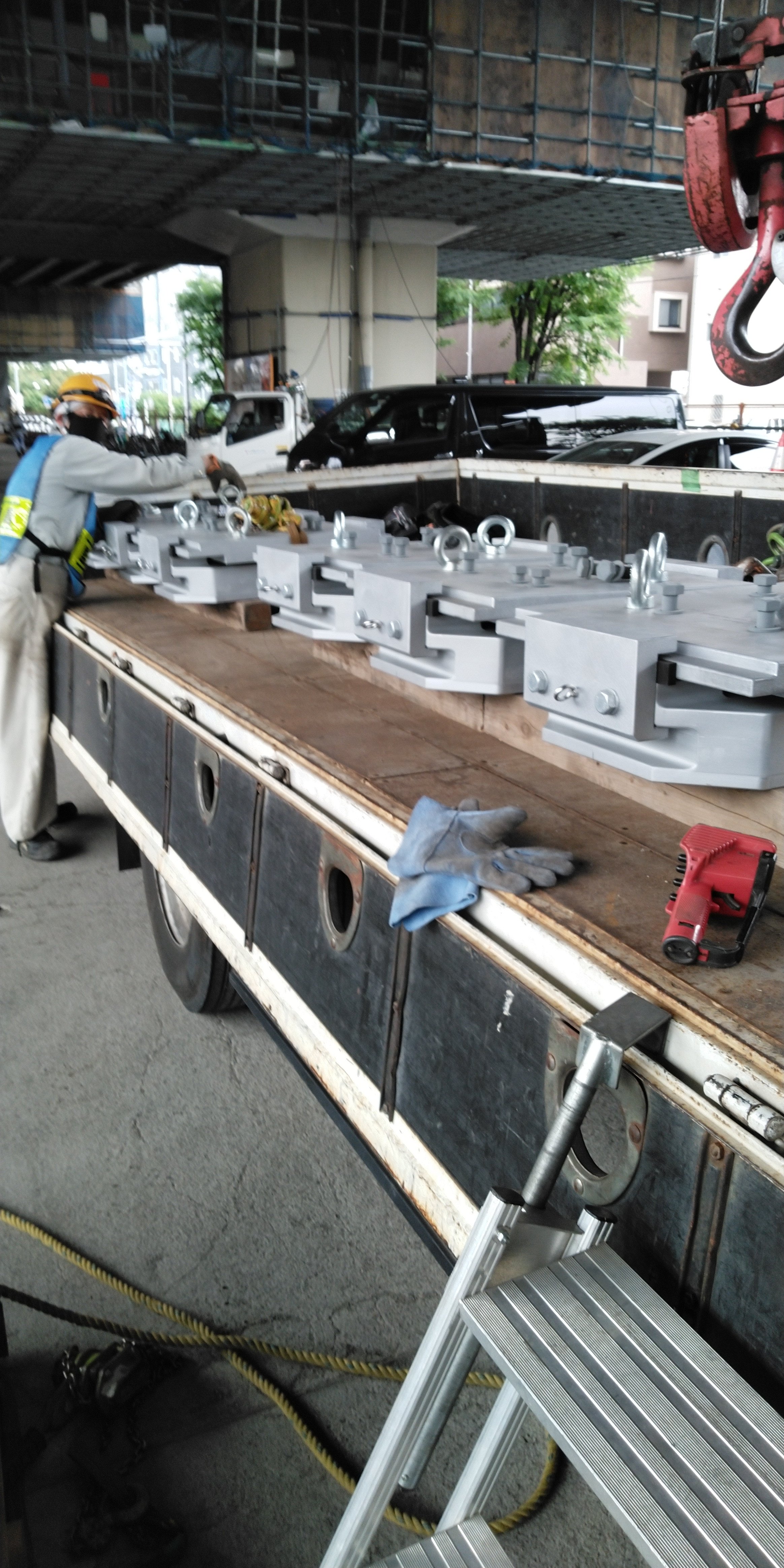 沓搬入。取り付け。